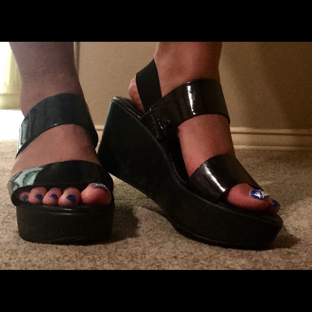 Charles David Black Platform Sandals